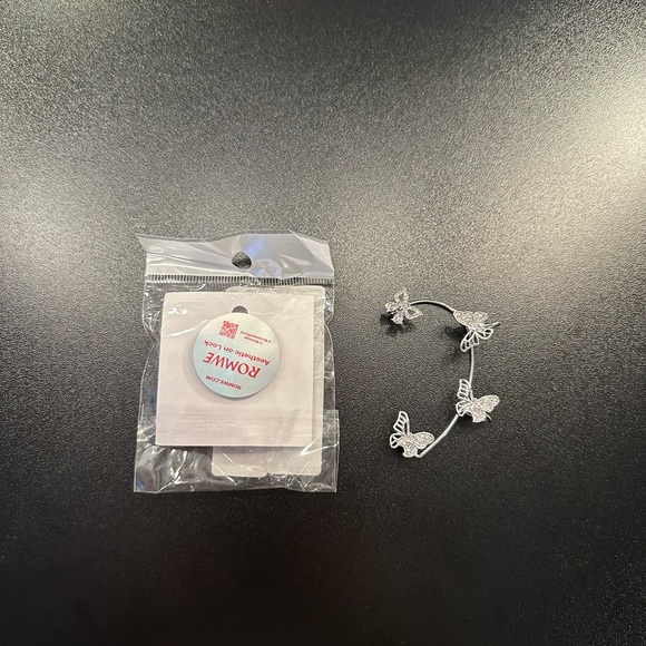 ROMWE Butterfly Ear Cuff - Picture 2 of 2